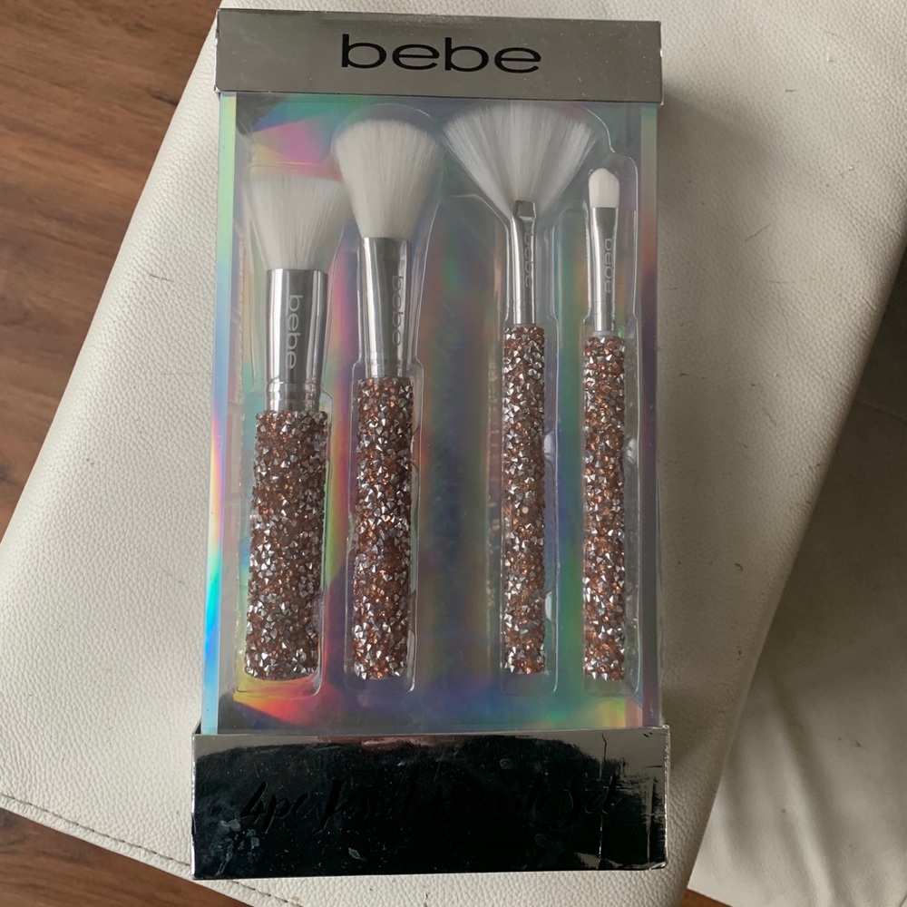Bebe makeup brushes